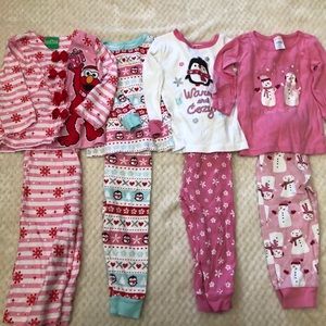 8pc Girl 2T Christmas pajama sets. EUC
